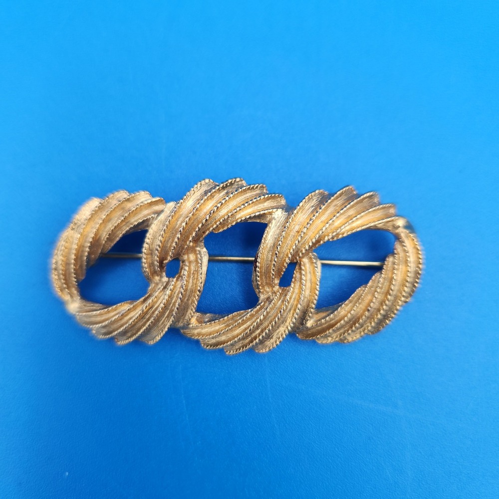 Vintage Napier Gold Tone Triple Interlocking Knot Ring Textured Brooch Pin